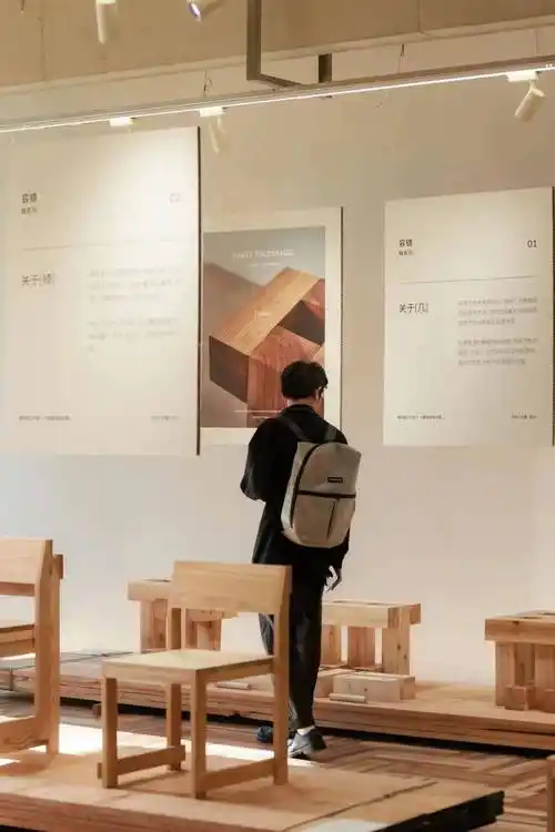 过去两年里,设计师与工厂在共同的探索与尝试下,完成了一次对"容错"的