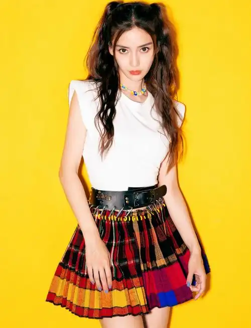 杨颖小秀香肩,裸粉色抹胸礼服长裙穿出仙女范!好高级