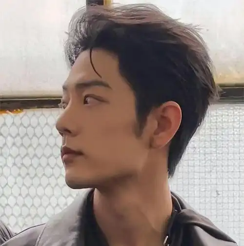 当32岁肖战跟26岁王一博站在一起,我才彻底明白,什么叫顶级骨相