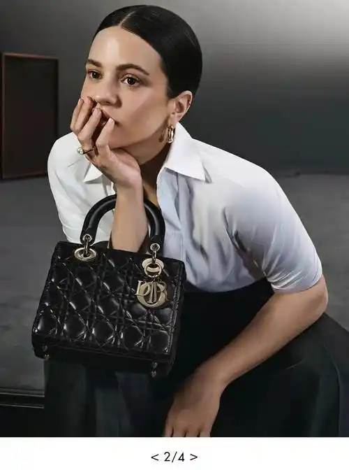 全新 lady dior 手袋广告大片 礼赞女性多面魅力