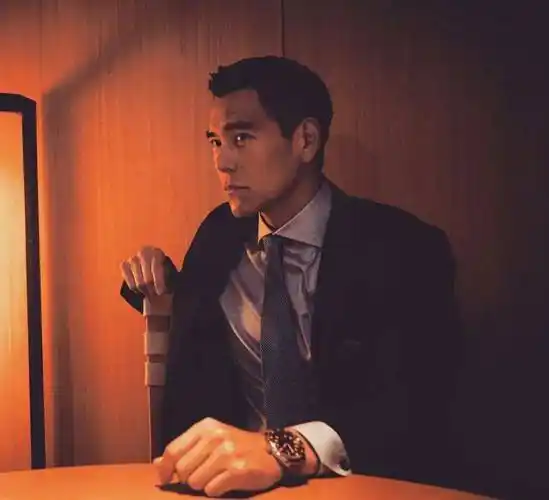 彭于晏工作室近期已经晒出很多他在当地的动态,游山玩水,跑步健身