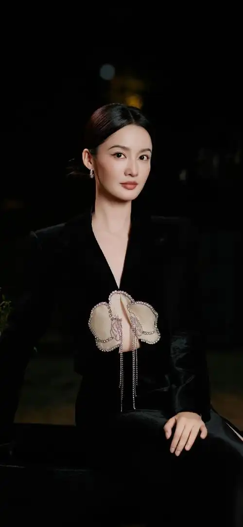 李沁手机壁纸 这颜值和气质,真的没谁了!#w年度光影盛典##李沁