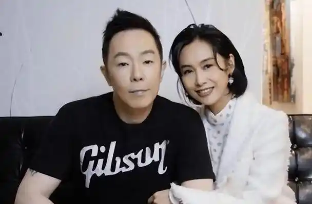 美女港星朱茵住深山一辆破车开26年为何还要执意嫁给黄贯中