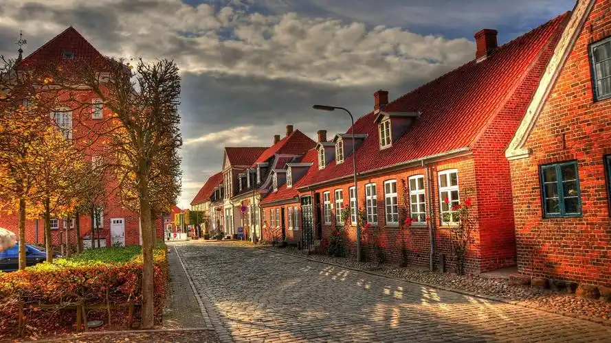 欧美古典建筑繁华城市街道电脑桌面壁纸下载高清大图预览1920x1080