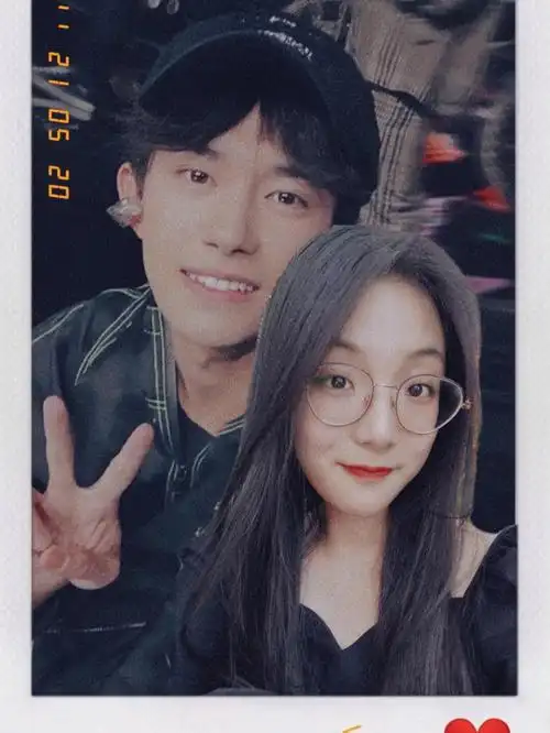 易烊千玺_素材_p图_易烊千玺p图素材_娱乐_明星娱乐资讯