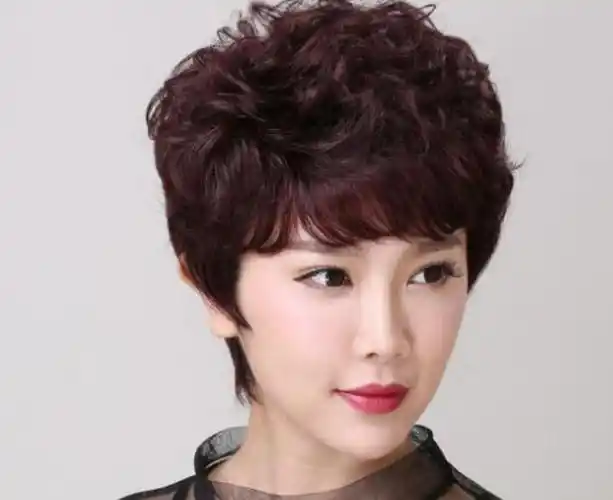 50岁女人适合烫的短发