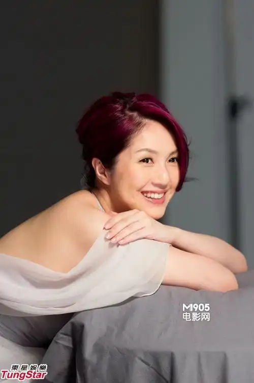 杨千嬅产后首复出 气色红润秀裸背全面投入工作_明星活动_图集_电影网