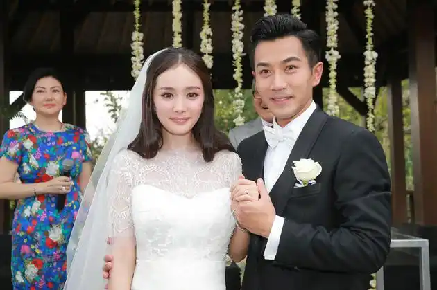 杨幂连续 5 年帮夫庆生 2 年前改口似藏离婚玄机
