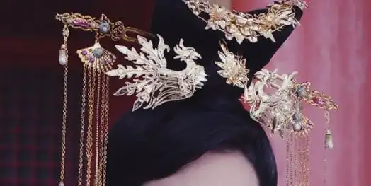 看锦绣未央9顶发冠猜人名:很多人第一个就难倒了,天鹅冠是谁的