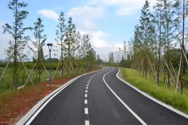 塘头至丁前已建成的沥青路面