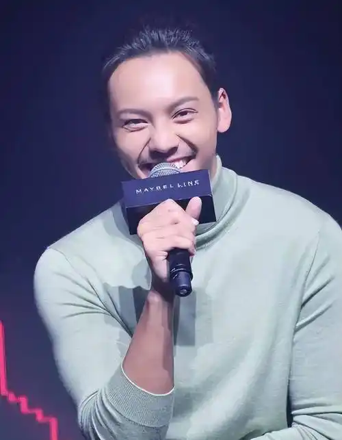 陈伟霆换了新发型,留背头的他突然发现不帅了,颜值下降_时尚_新造型