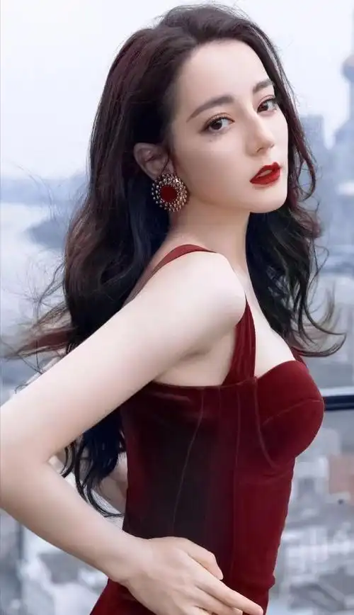 迪丽热巴:内娱女星的耀眼飞跃