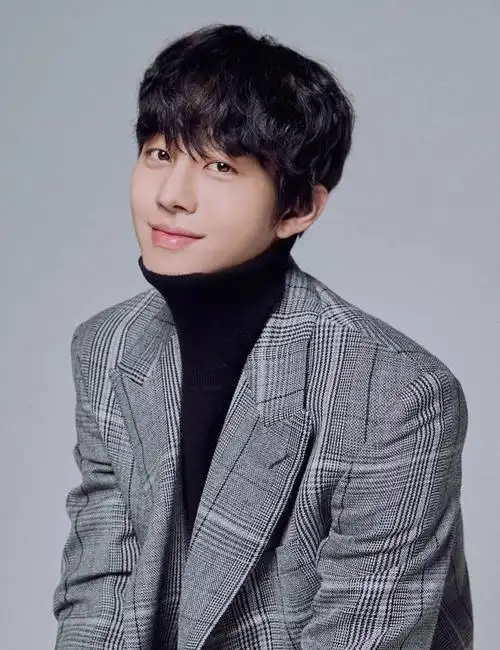 这3位韩国男演员不内卷身材就算了居然还扎堆发面了