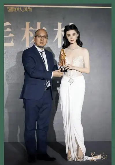 美曜东方年度观众喜爱实力演员-毛林林美耀东方年度传媒贡献演员-宣璐