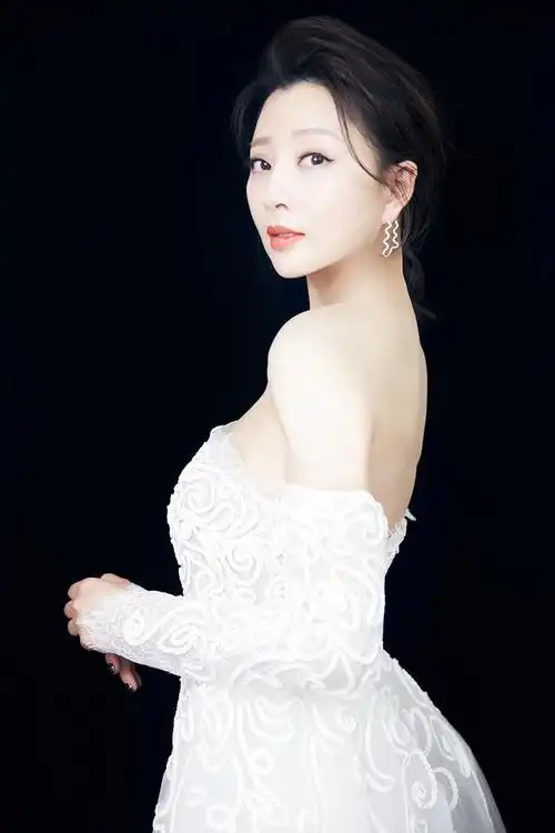 苏王殷桃长相俗气你可能对她的美貌一无所知