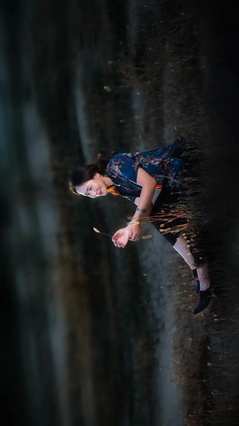 人像摄影!心若年轻何惧岁月老去 #就算无人欣赏也要独自芬芳 - 抖音