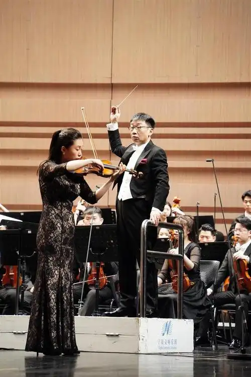 指挥家,中国国家交响乐团团长李心草两年前就和宁波交响乐团有个约定