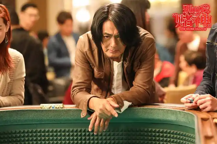 1989年,一部《赌神》横空出世,周润发饰演的"赌神"高进成为一代经典