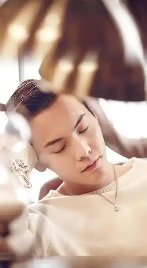 24 53% 高清壁纸#陈伟霆#壁纸 21 :53% :52 - 抖音