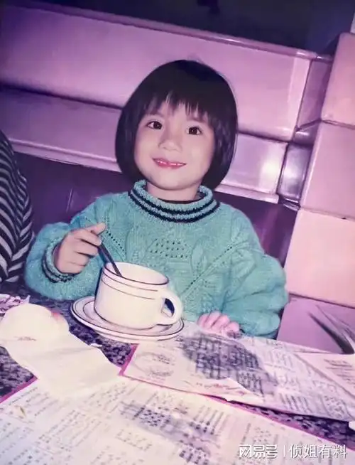 一线女明星童年照片,有的丑陋无比,有的天生美人胚子,不信你看|高圆圆