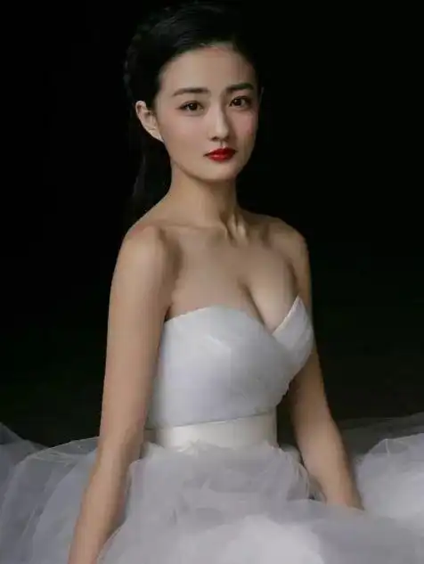 徐璐婚纱照 网友:美得像一幅画!