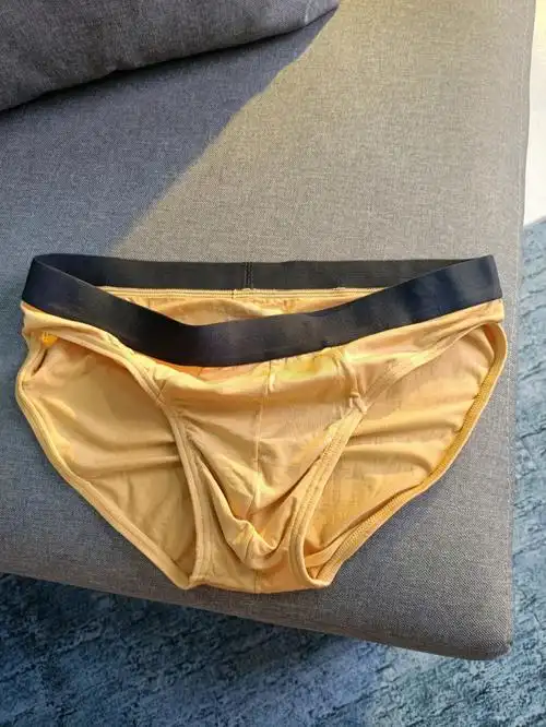 细腻到身体都在颤抖虽然是现在都已经被四角裤所控制,但是三角裤在