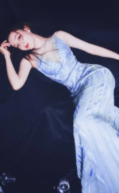 热巴的新图到了,爱丽丝们签收