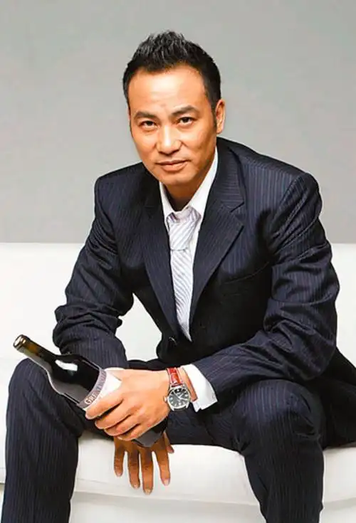 任达华个人资料简介:娶小12岁琦琦,出道43年零绯闻,50岁得女泪流满面