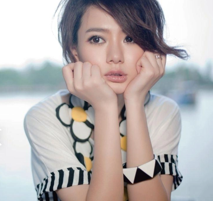 妆太浓,脸太白,说话粗鲁,录完《向往的生活》戚薇女神形象全无