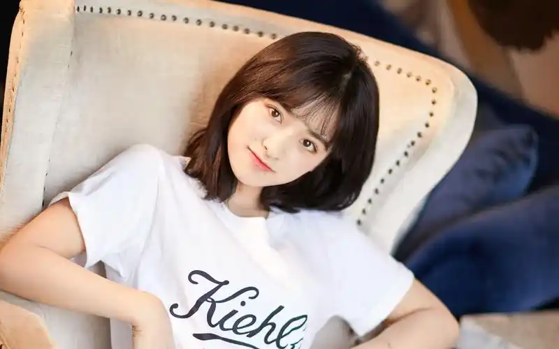 清纯少女沈月壁纸-美女壁纸-高清美女图片-第6图-娟娟壁纸