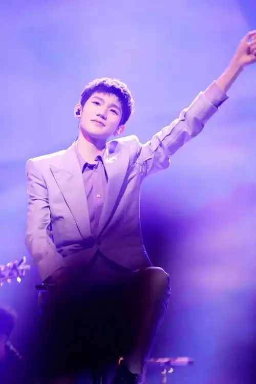 王源《姑娘》,年少必须要听的恋爱情歌,温暖柔和甜而不腻