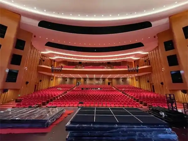 直击《丝路之声》安康舞美合成现场 舞台所有布景即将搭建完成