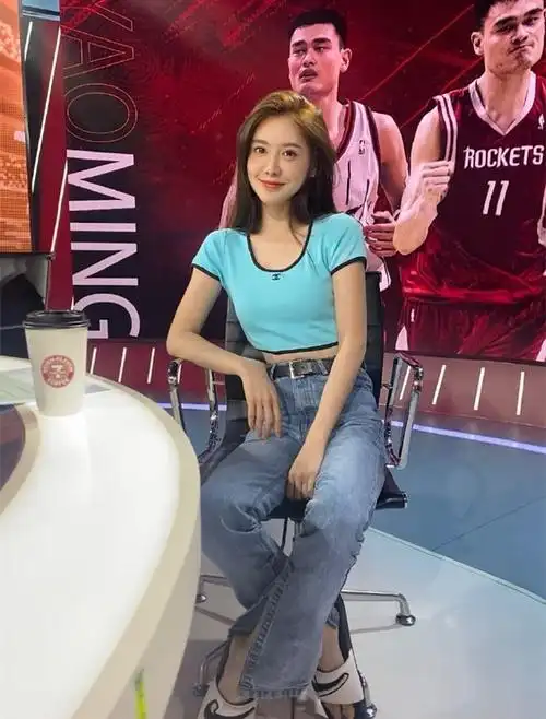 素颜真容nba美娜晒出卸妆后照片判若两人唇毛太浓密却成焦点