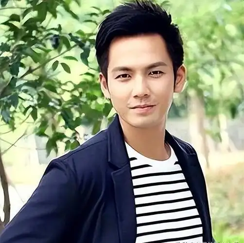 事实证明,"逐渐消失"的钟汉良,已经在另一个圈子里红得发紫