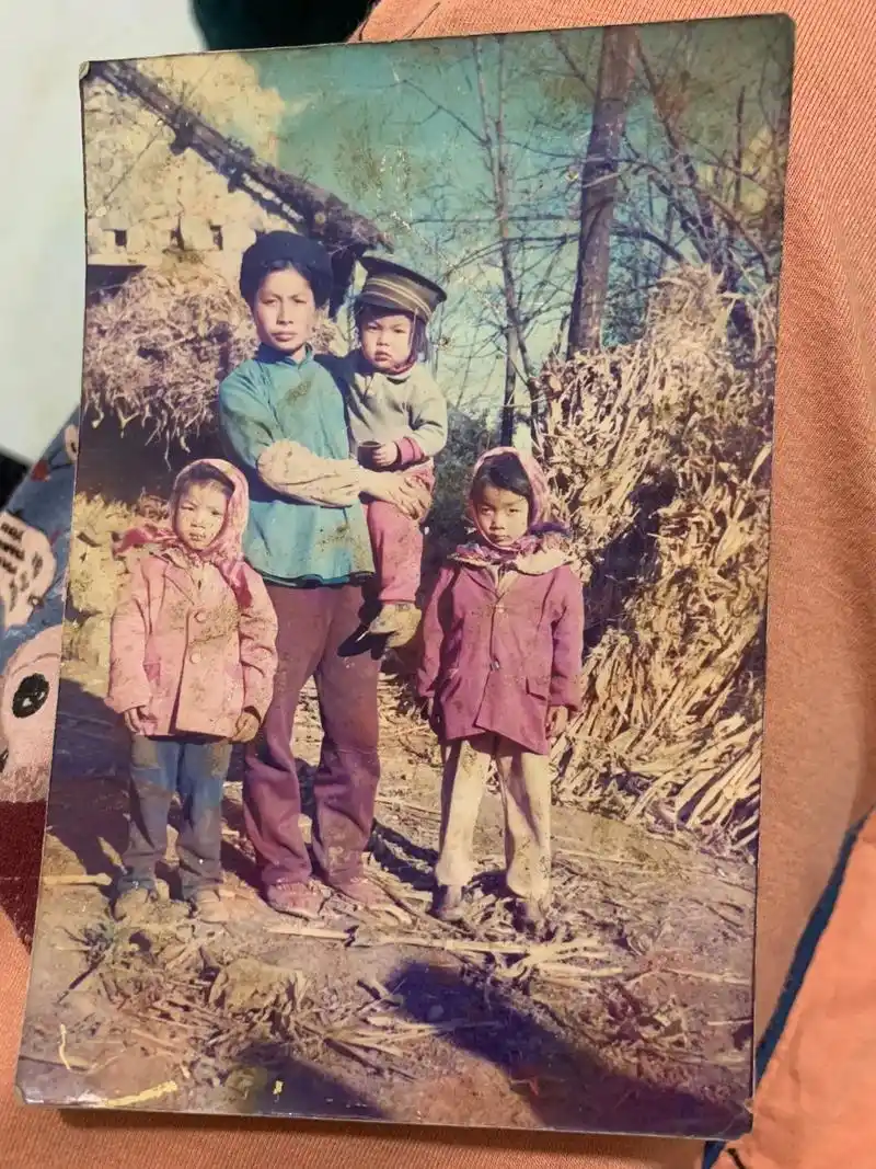 最珍贵的照片 #小时候照片 #曾经的孩子长大了 - 抖音