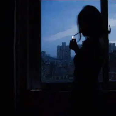 超拽冷酷霸气的女生头像背影图片