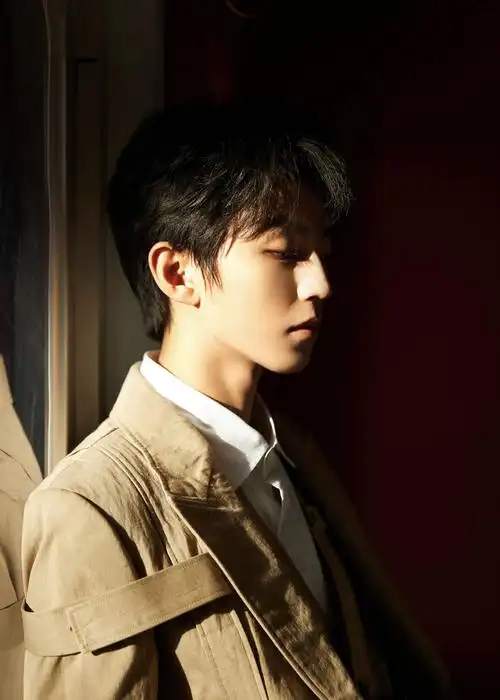 王俊凯新闻210129王俊凯出席中国歌曲top排行榜颁奖晚会生长获最受