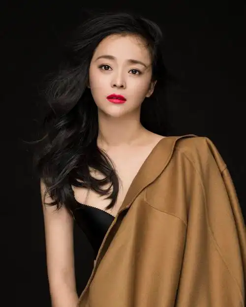 p data-id="go0aacdcsg">王嘉,出生于黑龙江齐齐哈尔,中国内地女演员