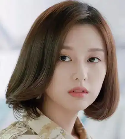 小m觉得金智媛魅力减半不好看,而这个清清爽爽的短发造型就能恰到好处