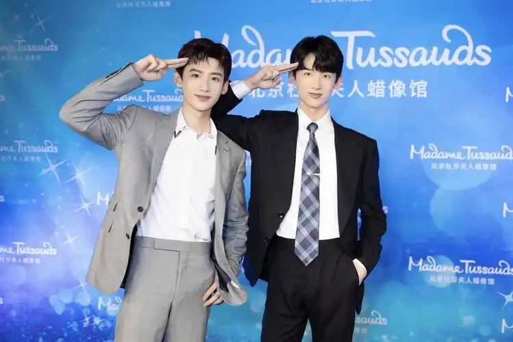 偶像白敬亭入驻北京杜莎夫人蜡像馆传递星能量