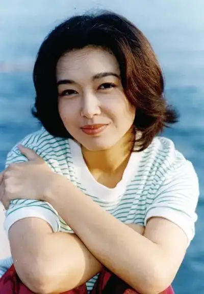 江姗15张精美的照片