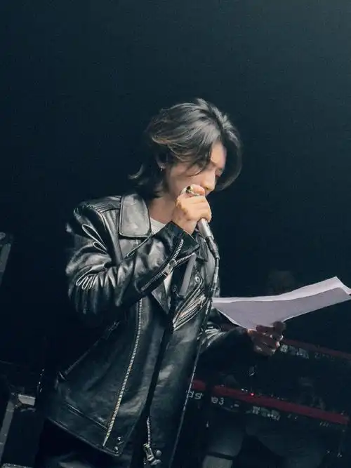 蔡徐坤录音棚花絮