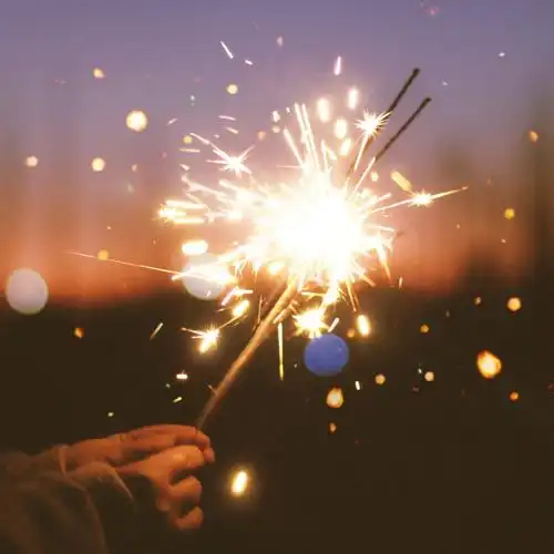 冬日飘雪微微冷_伤感女生头像图片_扣扣居