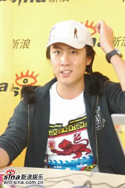 图文陈司翰做客新浪聊天信心满满