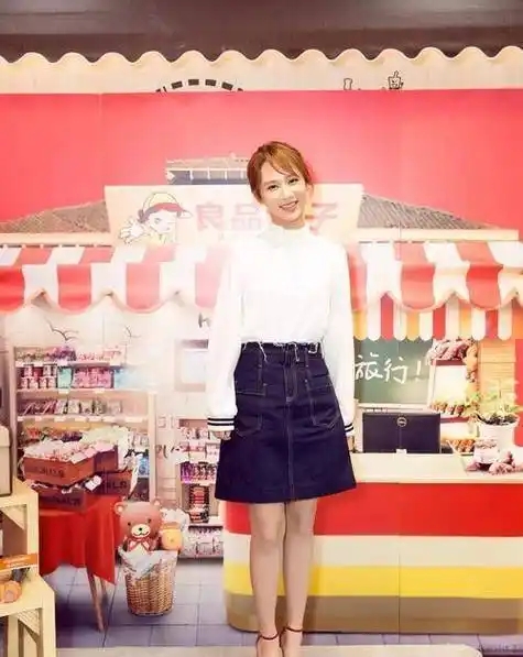 杨紫爱穿简约西装!