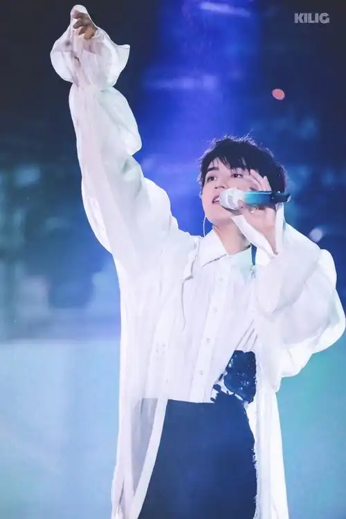 深圳97新话筒很适合你78蓝色 就是你的颜色78@tfboys-王俊凯