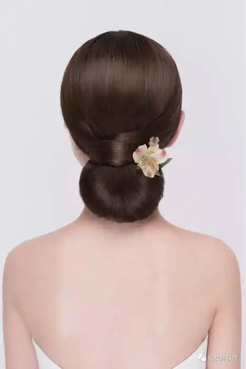 一篇文章教会你这款超简易包发造型,果断收藏了