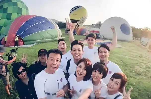 寇世勋一家7口照片("坐拥双妻"的寇世勋)-上品生活-记录今日时尚科技