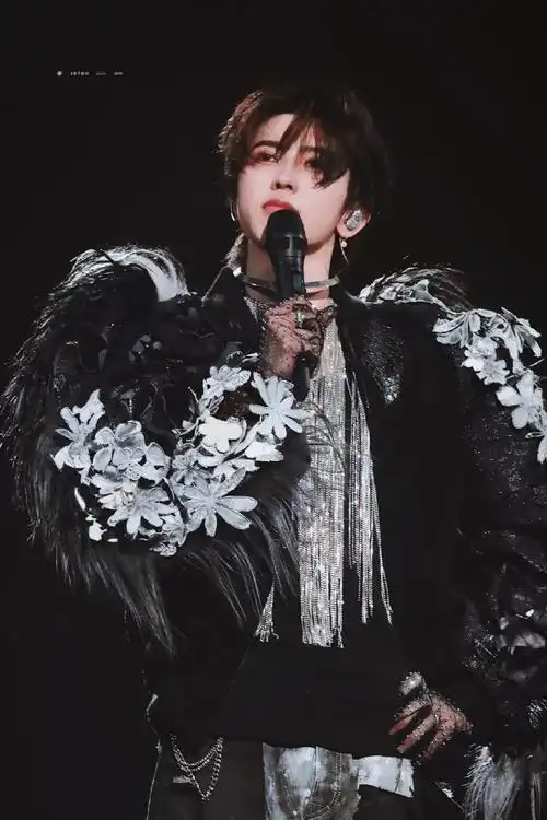 蔡徐坤#在我的这颗小星球里面,你就是温柔跟璀璨,即使旁的宇宙再缆