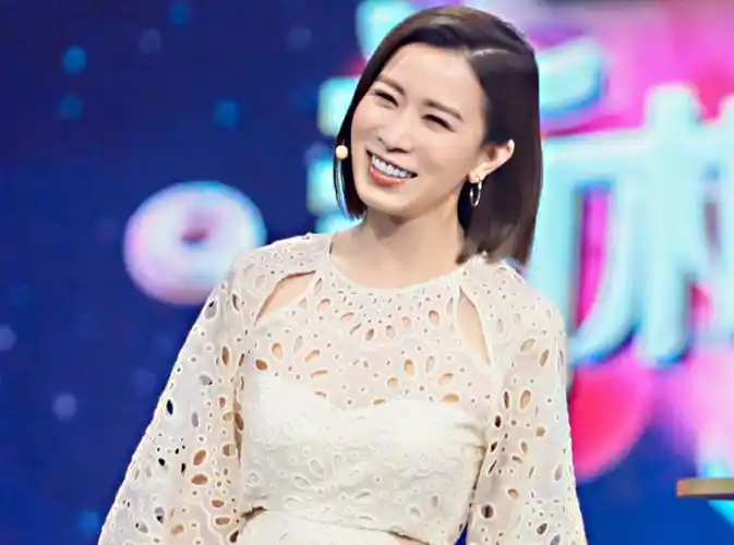 佘诗曼外网发夺冠九宫格 强调中国队_凤凰网娱乐_凤凰网